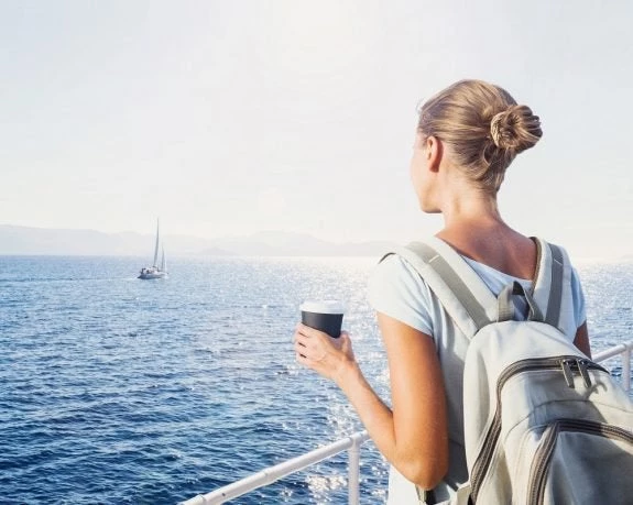 Πρόσεχε μη σε κοροϊδέψουν! Τόσο οφείλουν να χρεώνουν τον καφέ στο πλοίο!